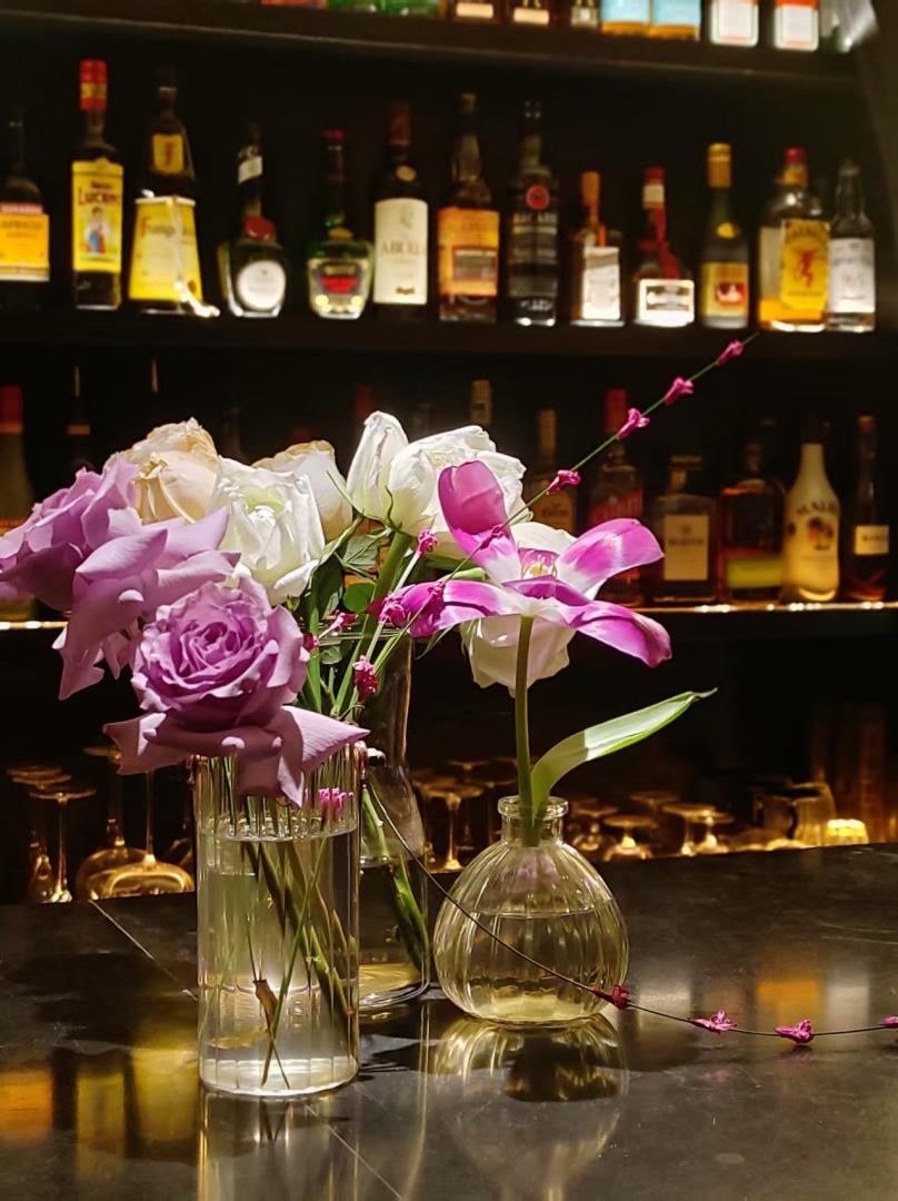 重慶酒吧裝修效果圖，非常有格調(diào)，燈光柔和